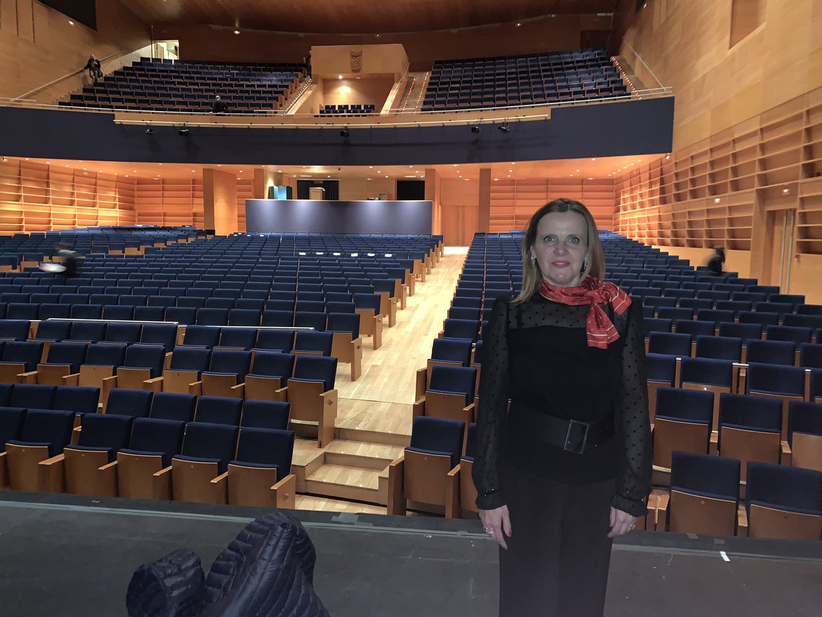 EstherdelBrio's tweet photo. Otro éxito de #JOSCS‼️‼️‼️. Que honor compartir escenario con tantas voces hermosas y una orquesta joven y vibrante💯💯 Gracias a Álvaro, Antonio, Naila y Raúl. 💪🍀💪🔝🔝🔝¡Viva la Bohemia! #CoroCiudadDeSalamanca https://t.co/Vj6XpHhfHb