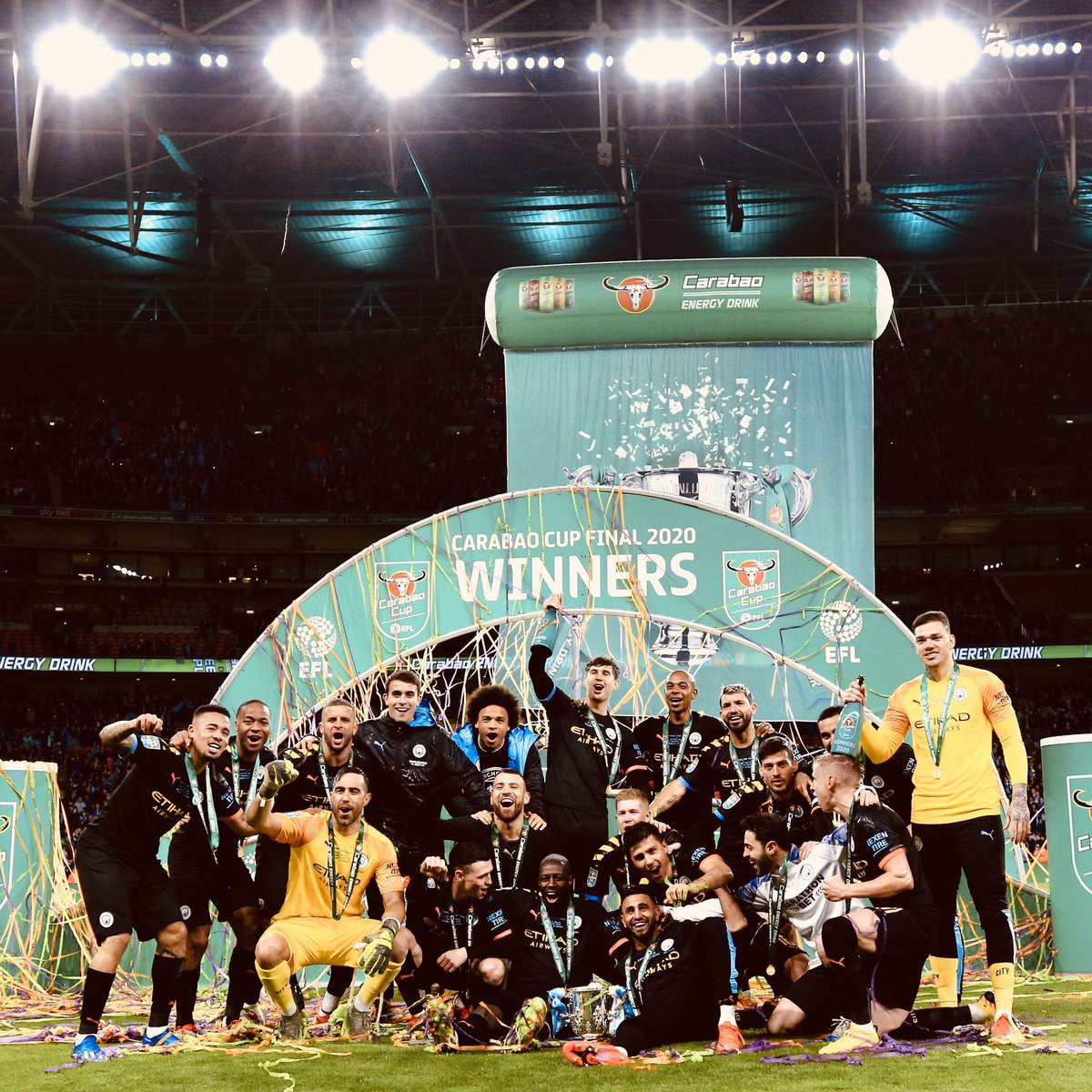 C1audioBravo's tweet photo. 🏆🥇 Otro título más 💪🏻😉 otro día mágico en mi memoria. 
Gracias a todos por sus mensajes 👏🏻🙌🏻✌🏻
@ManCity #Wembley 
#CarabaoCupFinal 🏆🥇 https://t.co/tUpdWks8Td