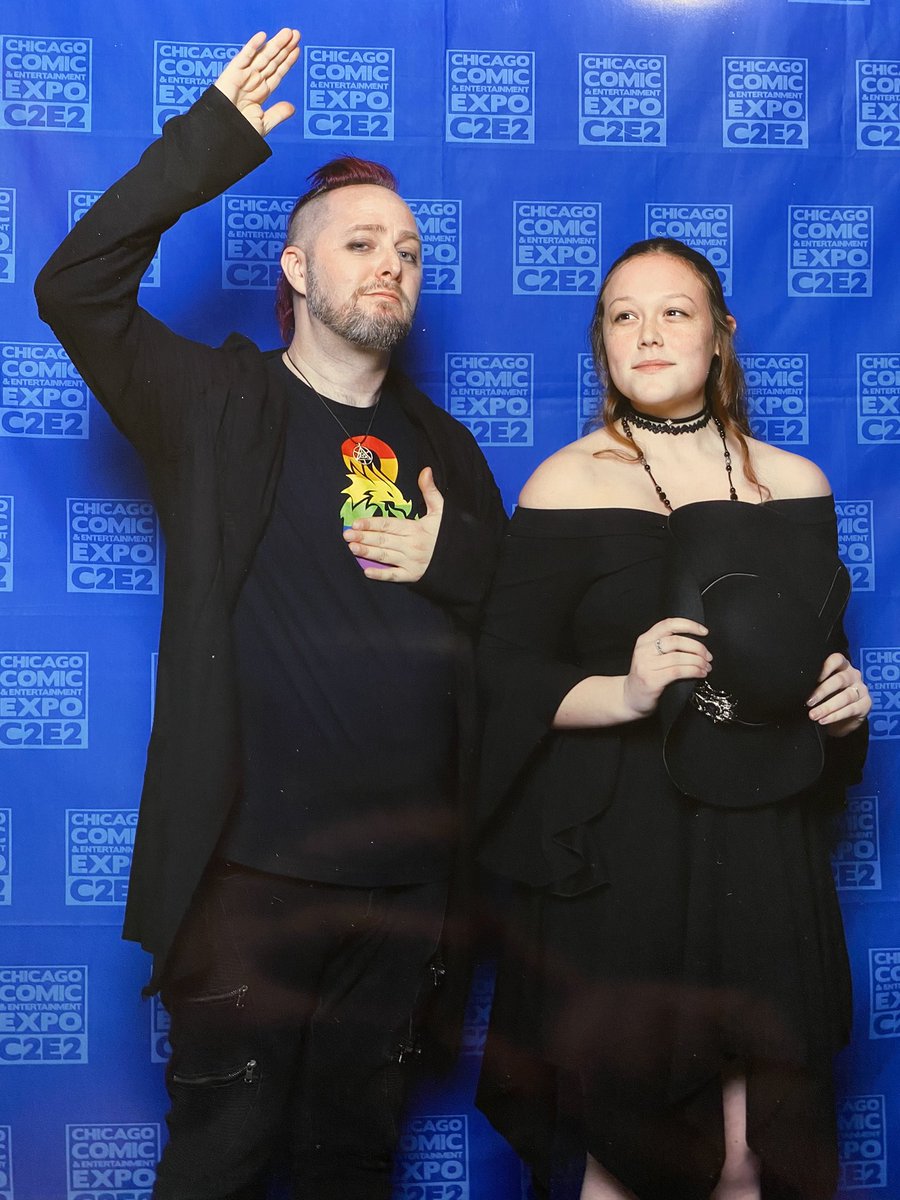 opheliamardun's tweet photo. i was blessed by a legend this weekend 😭 thanks @executivegoth !!
#C2E2 #C2E2020 https://t.co/aCUeF3LAQC