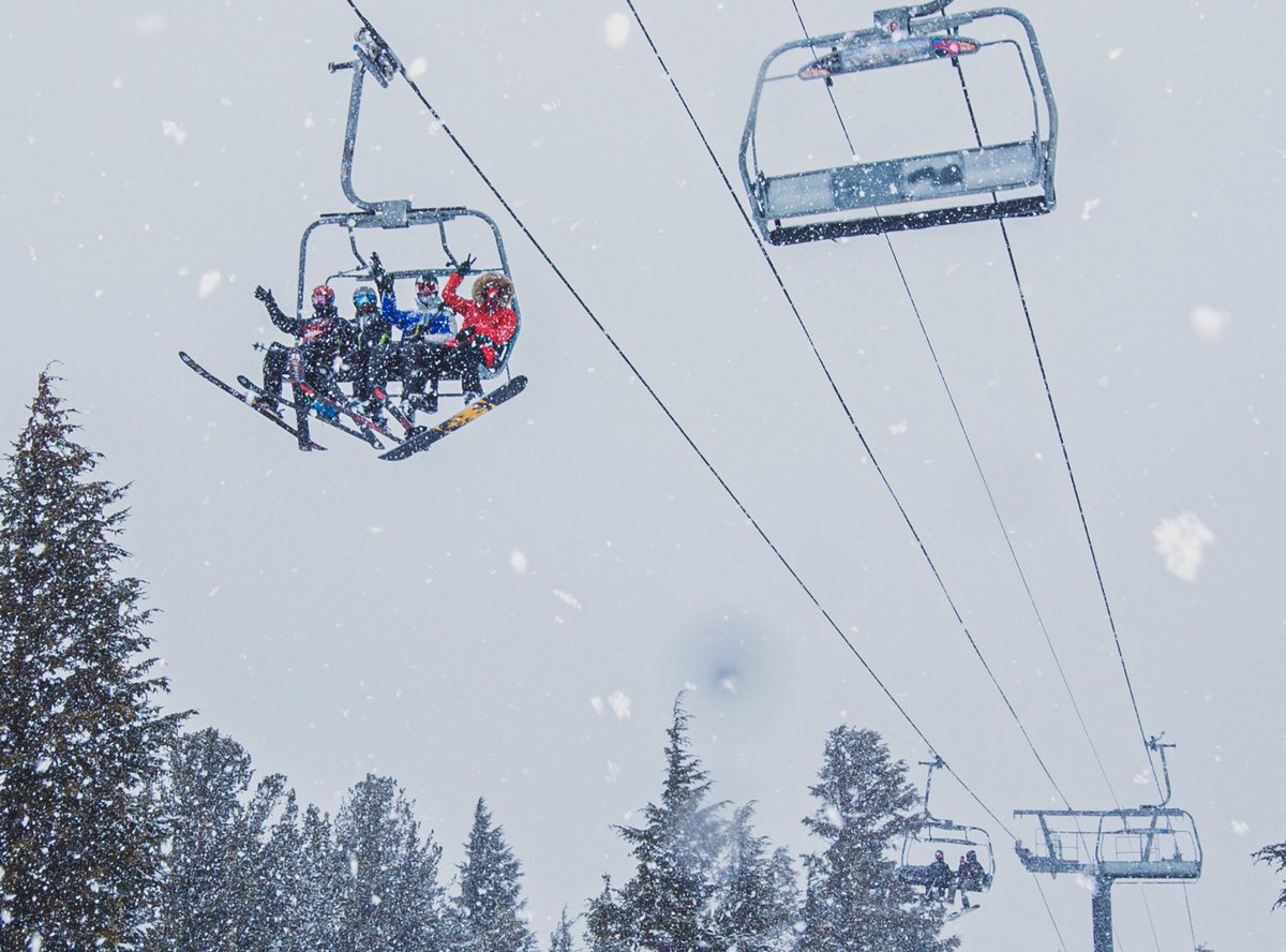 visitmammoth's tweet photo. Stoke is at an all time high!
❄️❄️❄️
#ItsStillSnowing https://t.co/ANXwvNCgG7