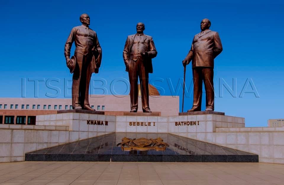 itsebotswana's tweet photo. Three Dikgosi Monument
Location: Gaborone , Central Business District
Historic Description
The statues depict three dikgosi (tribal chiefs):
•Khama III of the Bangwato
•Sebele I of the Bakwena
•Bathoen I of the Bangwaketse
Picture Credit: Itse Botswana
#ItseBotswana https://t.co/j9OqkyIeFb