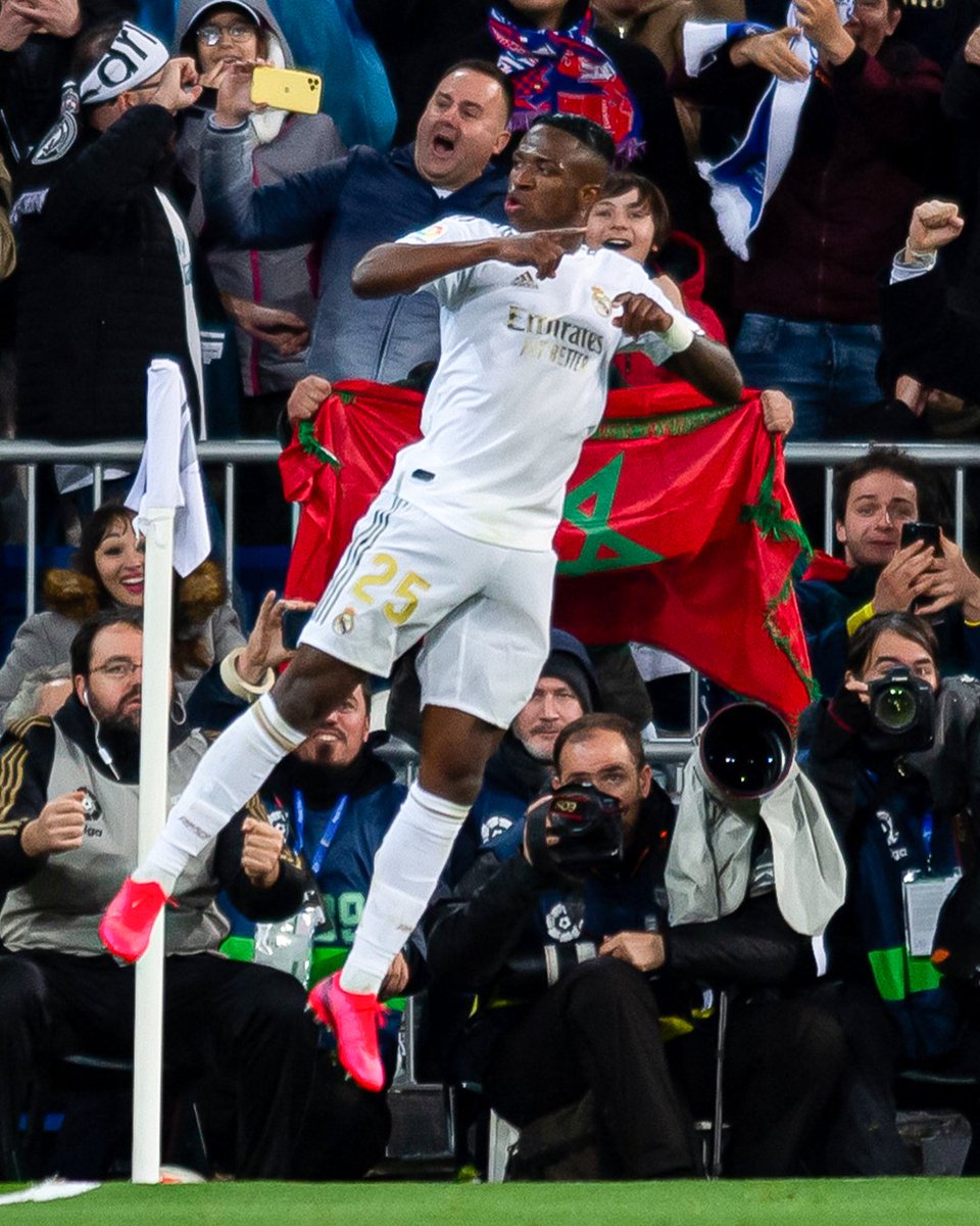 brfootball's tweet photo. With Cristiano watching in the stands, @viniciusjr hit the CR7 celebration after scoring in #ElClasico 😤 https://t.co/YKMISYXAS0