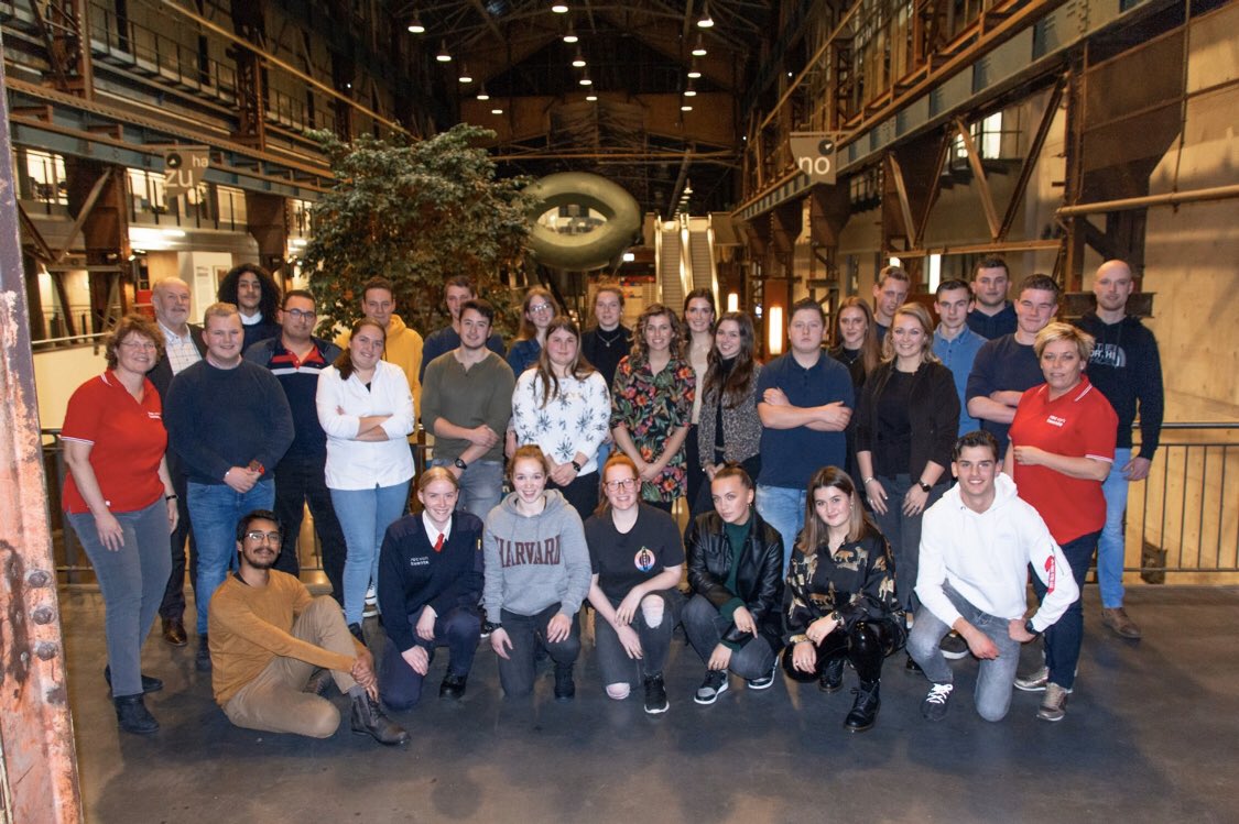 Deze toppers van Team ROC van Twente laten zich van 4 t/m 6 maart van hun allerbeste kant zien tijdens het NK van WorldSkills Netherlands. De Centrale Studentenraad wenst jullie veel succes, maar vooral ook veel plezier. Zet hem op!! Jullie zijn al toppers👍🏼#skillsthefinals2020