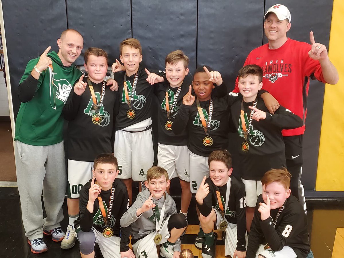 1CoachHendo's tweet photo. Congratulations to 5th grade Aurora Green 🏀!!! Finished off the season 5/6 grade champs @ Maple Bucket Tournament!! #HAVEFUN #goGreenmen #brightfuture @GreenmenHoops @auroraathletics https://t.co/lwkK65qGI0