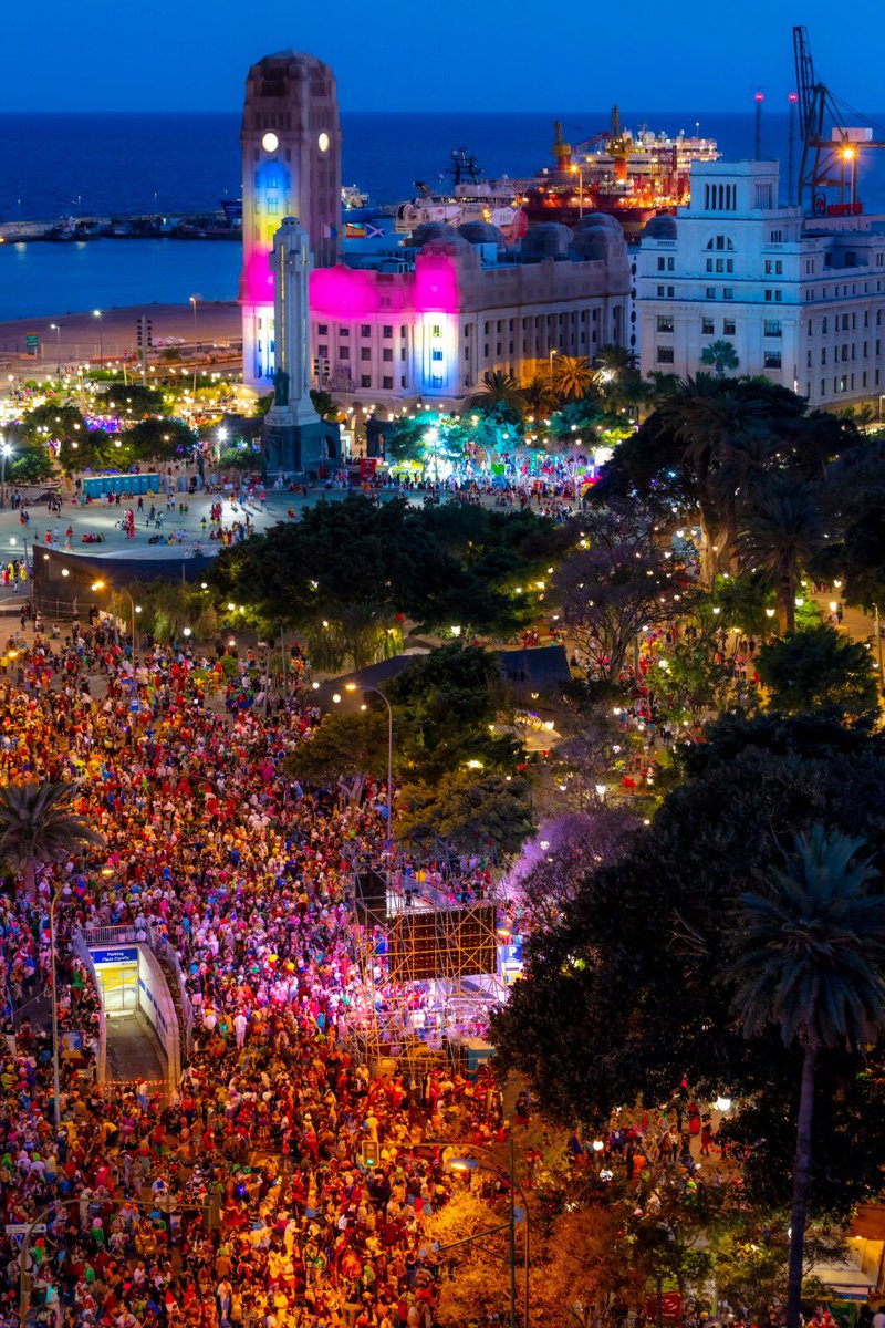 PatriciaHdezGut's tweet photo. El mejor Carnaval del mundo, a unos minutos de despedir el #Carnavalsc2020 Gracias #SantaCruz https://t.co/gTdm7mU4wc