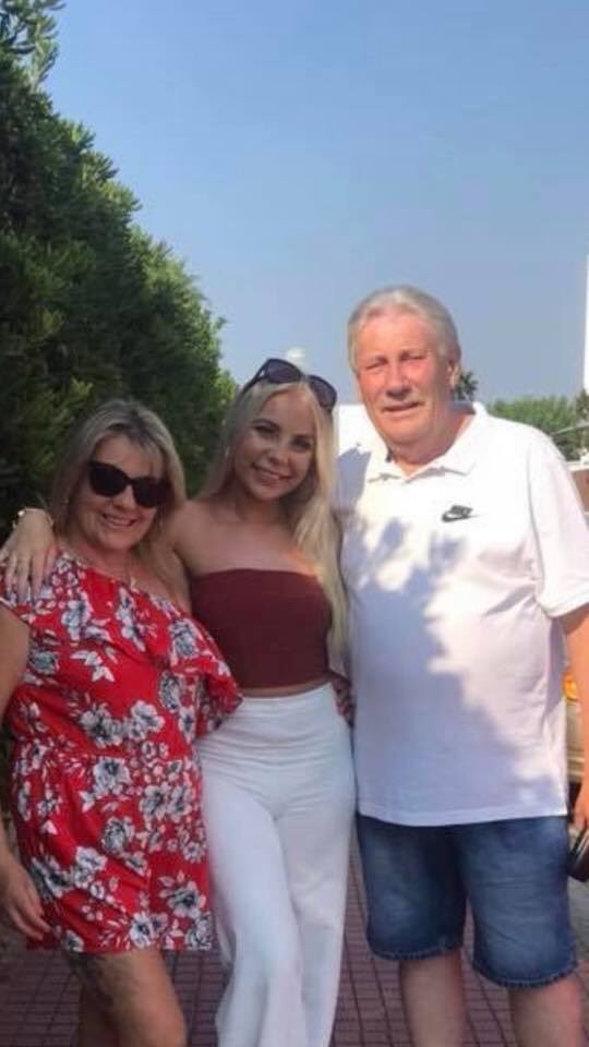 jodebrowne's tweet photo. can’t believe im even writing this, early hours saturday morning i watched my dad take his last breath. absolutely heartbroken and completely numb. I will always and forever be a daddy’s girl. sleep tight daddy i love you more than words could ever explain ❤️ https://t.co/FMHNMkXFNi