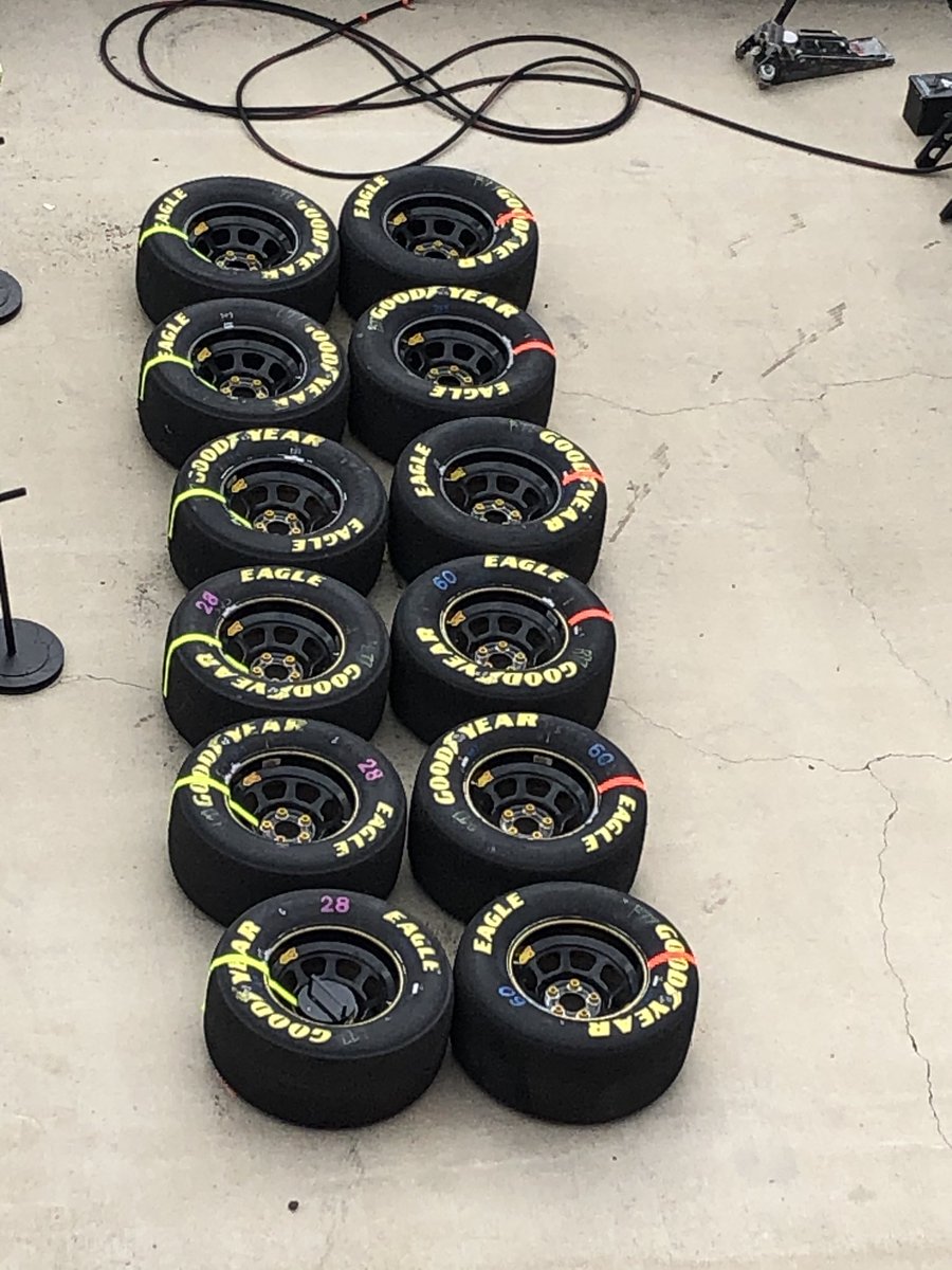 LVLifeStyles's tweet photo. I have to include in my Jobs You Dont Always Think About segment a pit crew job. Hanging out at Nascar In Fontana https://t.co/h1FhO2bN21