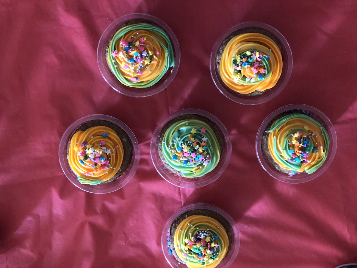 dogiftmx's tweet photo. Ya llegaron los deliciosos #pupcakes 🧁 primavera 🌸 sabores de res 🥩 o pollo 🍗
.
DisfrUta de las ÚLTIMAS #cookiepops de corazón 💜 elaboradas con vainilla, miel y aceite de coco 🐕
.
Disponibles @smartdogsDF📍Parroquia 412 #coldelvalle #distribuidordogift https://t.co/vTPbMUmcES