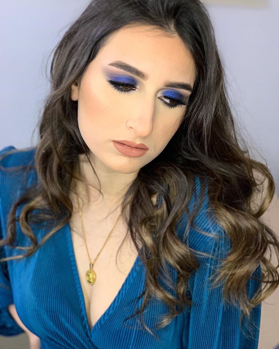 amina3sk's tweet image. #bluequeen