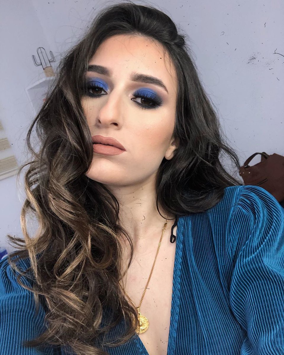 amina3sk's tweet image. #bluequeen