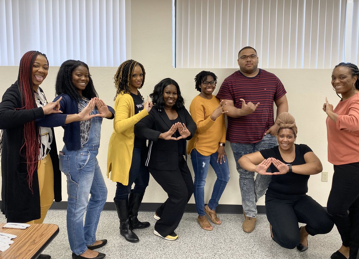 ConsultantsTHG's tweet photo. Aliah M Henry facilitated the Digital Strategy class for the @nlc_ok Communications Institute - They had an amazing day and are ready to put everything into action!
•
#thehenrygroup
#thehenrygroupconsultants
#newleaderscouncil
#nlcok https://t.co/5GBxzSBC3o