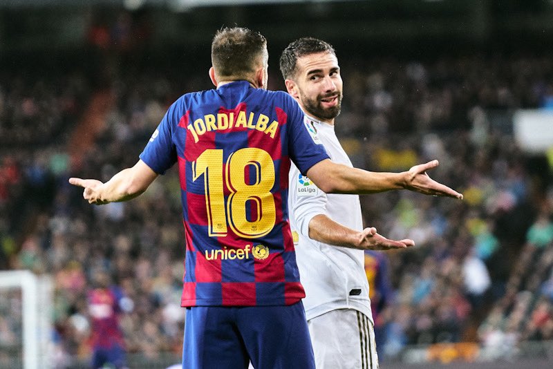 SoccerKingJP's tweet photo. 🇪🇸試合結果🇪🇸
レアルが約4年ぶりにリーグ戦でバルサに勝利！　決戦のクラシコ制して再び首位浮上
https://t.co/KYKy242v8Y

🗣編集部より
「通算244回目の #エル・クラシコ は #レアル・マドリード に軍配！ヴィニシウス&amp;マリアーノの得点で #バルセロナ を下し、勝ち点『56』の首位に立ちました」 https://t.co/WgrUGfuRch
