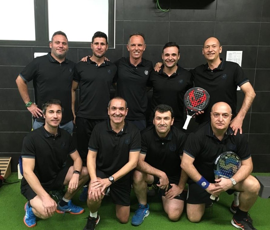 Campeones de Navarra por equipos de veteranos con Itaroa Pablo Semprun Sport Center!!
🏆🏆🏆🏆🏆
Ganamos en una apretada final al Tenis Pamplona que una vez pelearon hasta el final!! 
Grandes chicos!! Sois unos cracks!
<a href="/ItaroaPabloSemp/">Itaroa Pablo Semprún</a> <a href="/VIRALPADEL/">Viral Padel</a> @Fedepadelnav <a href="/AMG_tuabogado/">AMG Abogados</a>