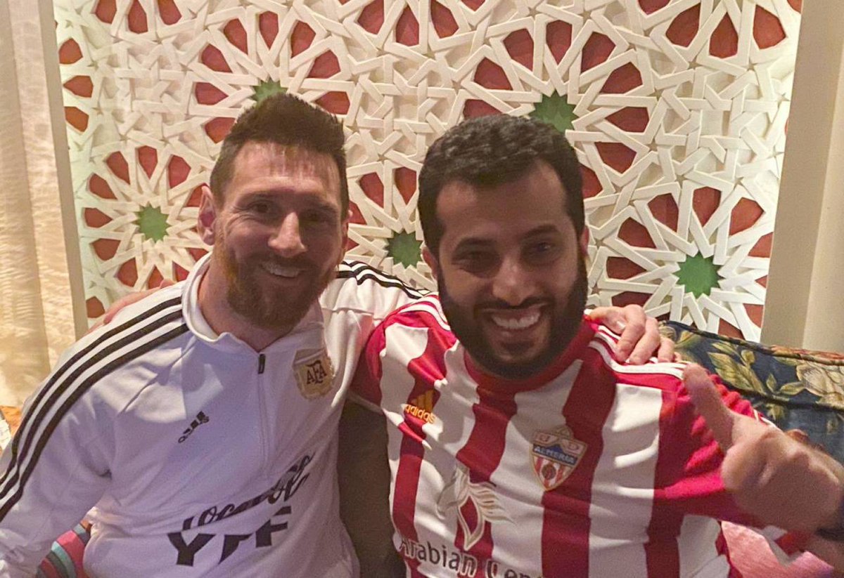 R_ghamdii07's tweet photo. #ريال_مدريد_برشلونة
من هنا انتهى زمن ميسي مع برشلونة عار من يأتي إلى الشبك هاردلك😑❤💙 https://t.co/1GAszEaRLr