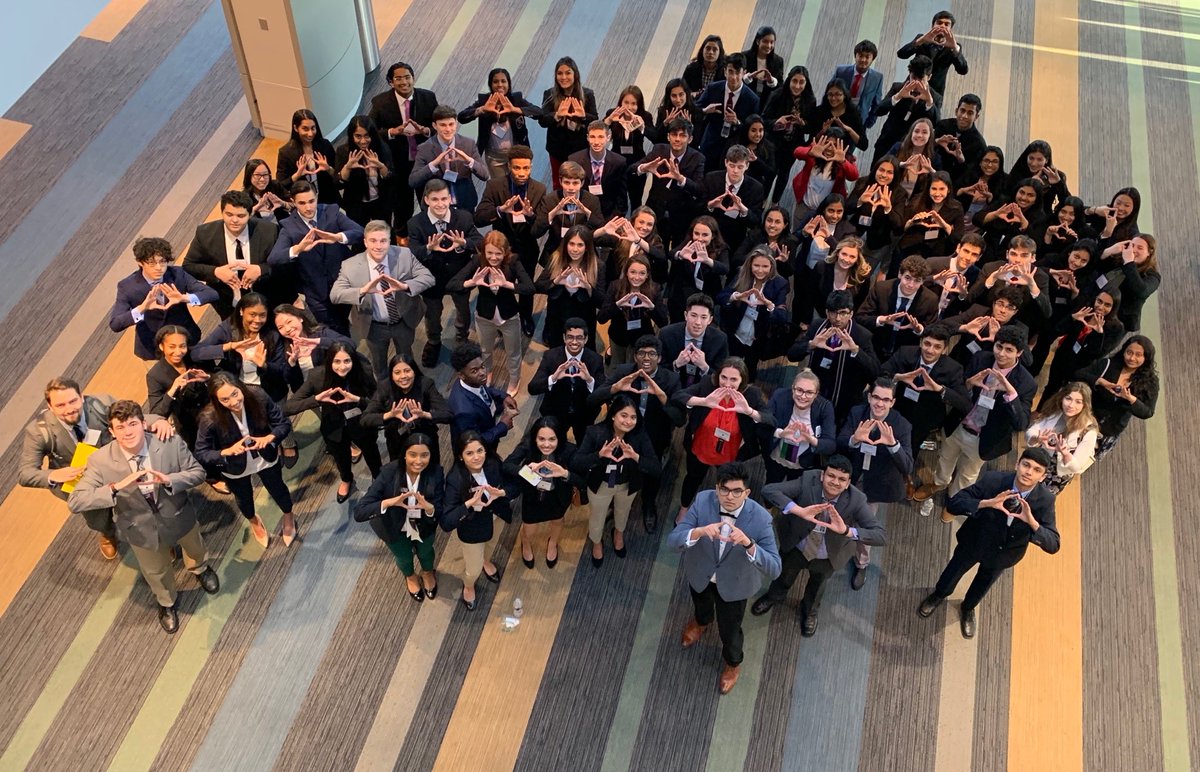 maraa_alexis's tweet photo. Could not be prouder of this amazing DECA chapter!! Over 50 kids will be traveling to Nashville to continue to rock the stage! https://t.co/aqAPtx7qD0