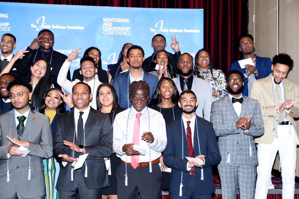 JRFoundation's tweet photo. Senior Pinning Ceremony was full of love as we celebrated the class of 2020 and the end of this chapter as undergraduate Scholars. Congratulations! #JRFeffect #JRFoundation https://t.co/OkHHFkvHbE