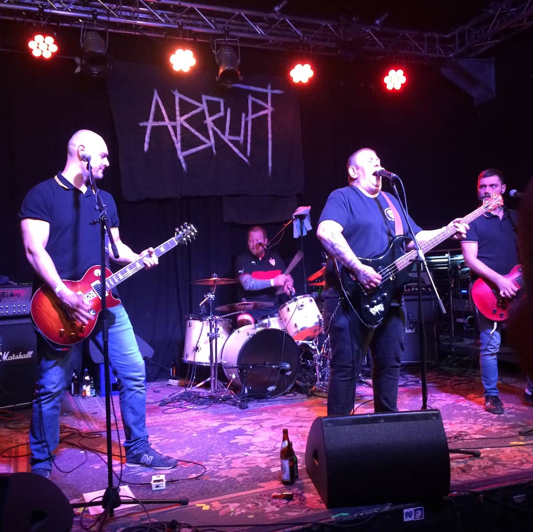 DerFroide's tweet photo. Danke #Darmstadt für den gelungenen Abend! Wir sehen uns. Jetzt endlich schlafen...
#produzentenderfroide #pdf2902 #Punkrock #antifascistaction #punk #antifa #streetpunk #sharpdarmstadt https://t.co/cmTpn5hYbT