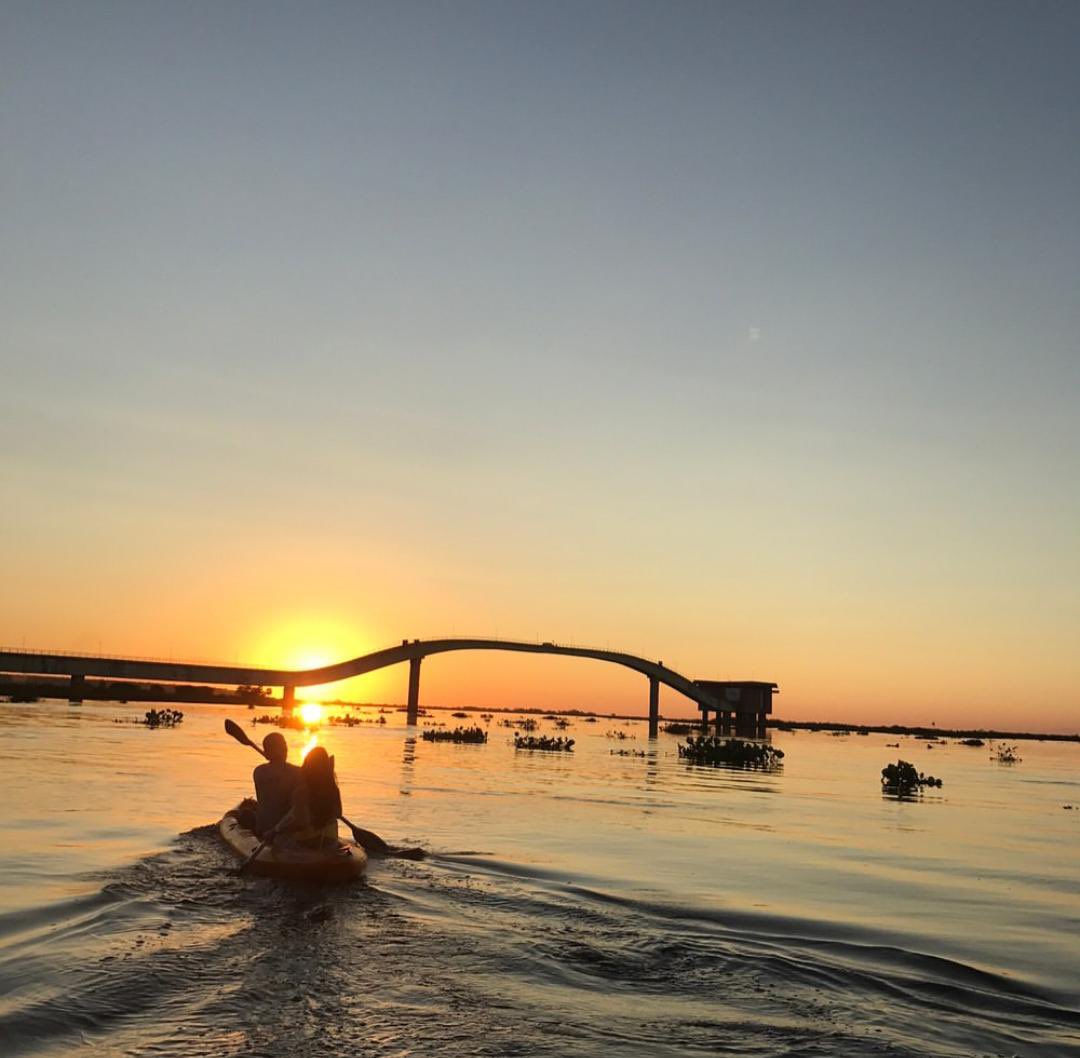msporfavor's tweet photo. Fim de tarde no Porto Geral, na beira do Rio Paraguai em Corumbá- MS.
Esse nosso estado é esplêndido mesmo....
#corumbams #corumbaincrivel #pantanasul #rioparaguai #matogrossodosul #msporfavor #ilovems #pantanal #visitpantanal #visitmsoficial #istoématogrossodosul #pordosol https://t.co/WmucYY1bbJ