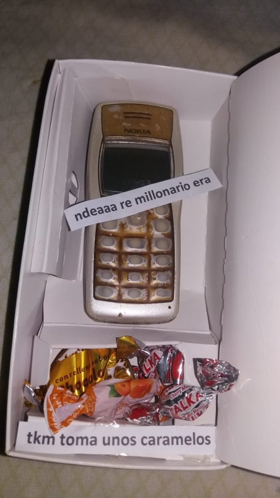 BenitezCande1's tweet image. Golemba me regaló esto por mi cumple y casi lo cago a piñas por haber gastado tanto en mi kdjajakajajajajajaja todavia me estoy riendo