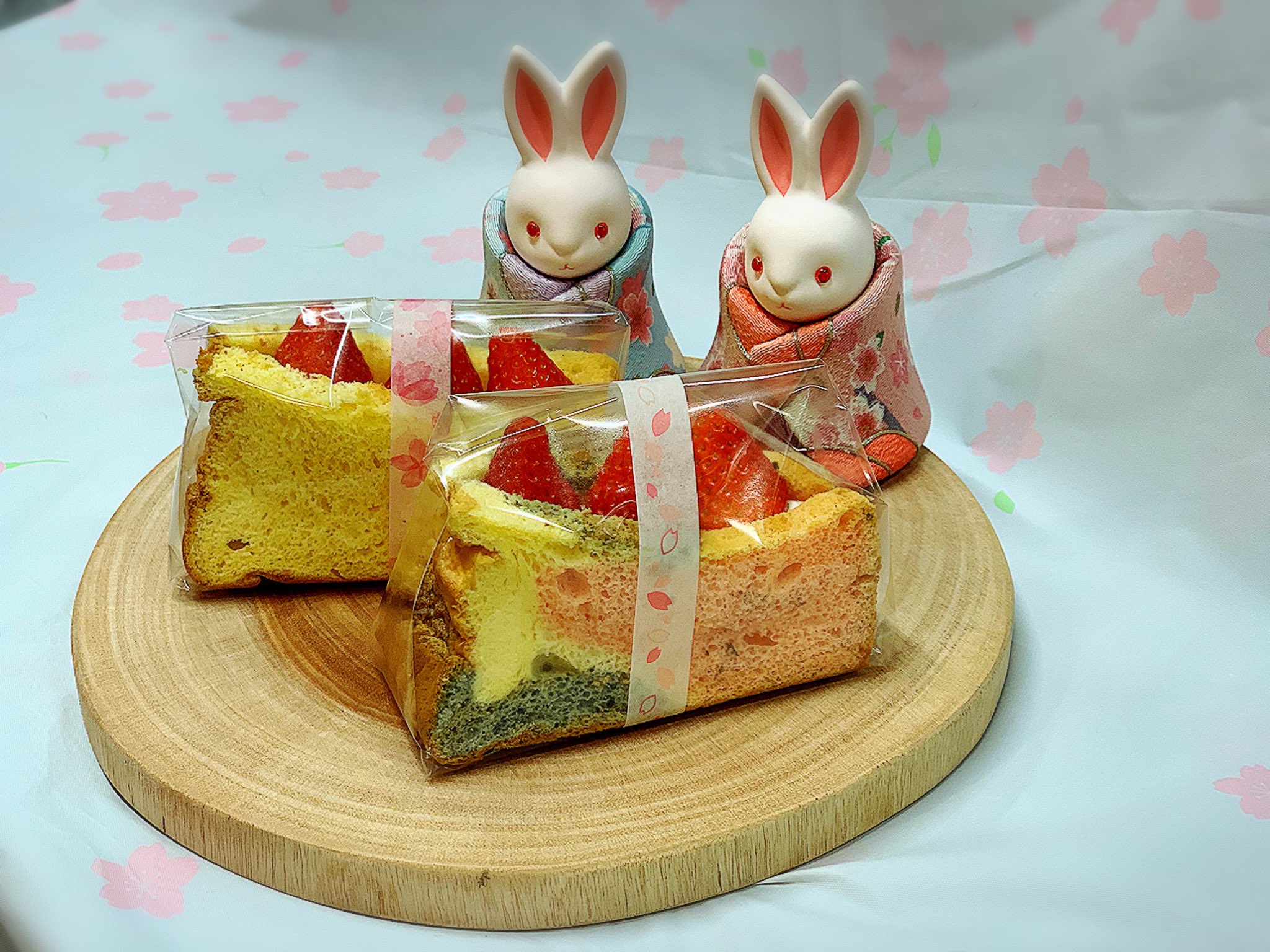 טוויטר まんじゅどーむ 垂井町 בטוויטר ひな祭りシフォンケーキ バニラシフォンケーキ 3色シフォンケーキ どちらも マスカルポーネクリームといちごをサンド シフォンケーキ T Co Dgobudjmkw