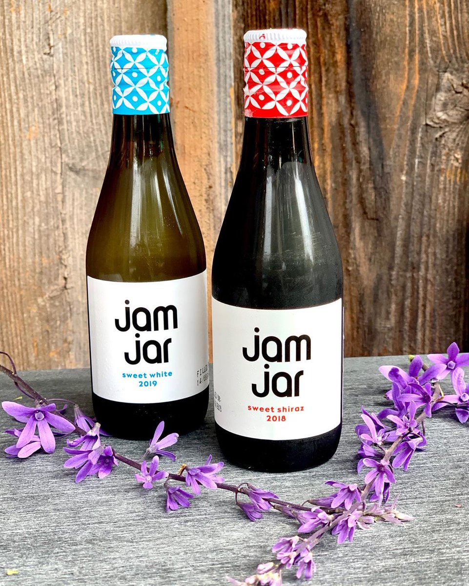 JamJarWines's tweet photo. Now serving #JamJarMinis at @WineBarGeorge in #DisneyWorld!! Who says adults can't have fun? Grab a bottle and make it a #SweetMiniMoment with our perfect single serving bottle π #OnTheGo #JamJarWines #SweetLife #RecycledPlastic #RPET #SingleServing https://t.co/7fTkmKh60Y