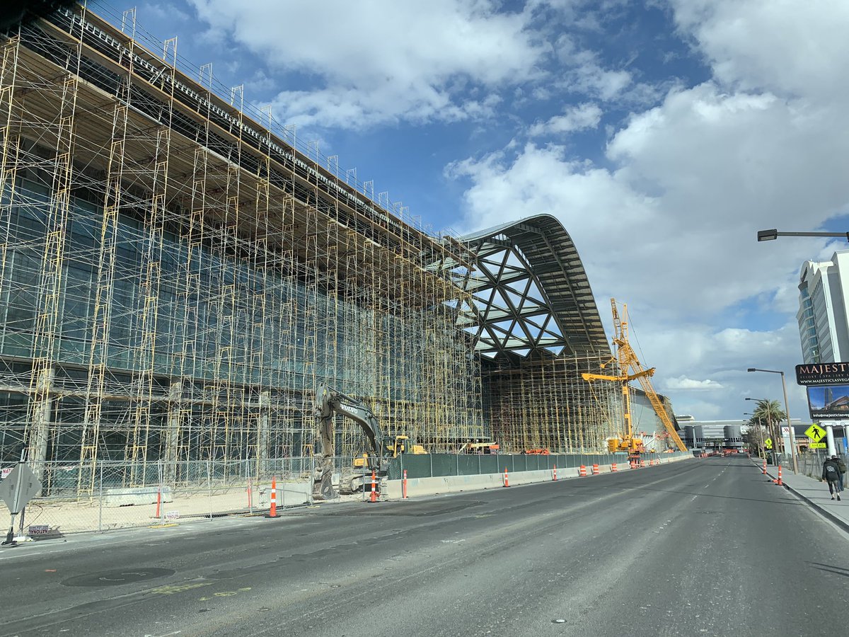 orko_manna's tweet photo. There’s some great progress being made on the Las Vegas Convention Center expansion! @8NewsNow #8NN #LasVegas https://t.co/1TVOJ6GhNg