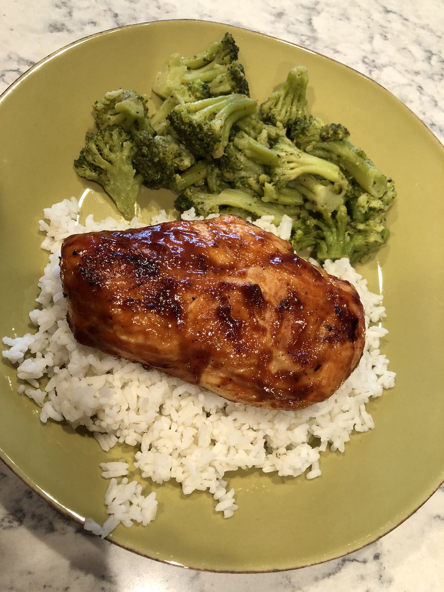 BlindGuysGrill's tweet photo. Quick, healthy and simple Sunday night meal. BBQ chicken with broccoli and rice! #GetOutAndGrill #grilling https://t.co/5VXHU2TtKD