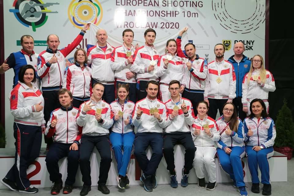 echwroclaw2020's tweet photo. The most powerful team – Russia Federation medallists with coaches. 🇷🇺🎉 https://t.co/ikLLbdBuXC