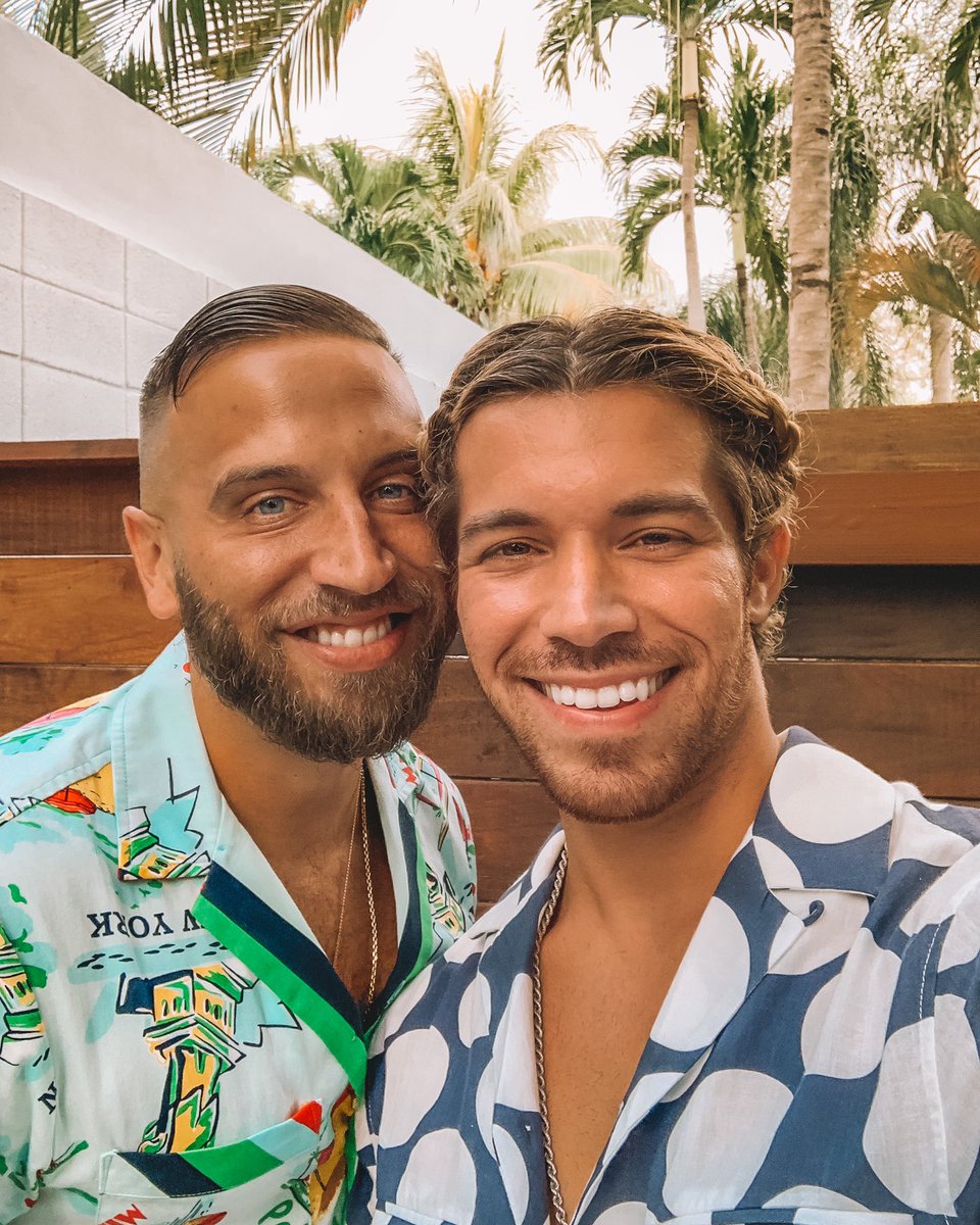ijulian__'s tweet photo. our faces when you say tapas and wine 🍷 @robjmarks #printsonprints #husbands https://t.co/Rvr1qZavR6