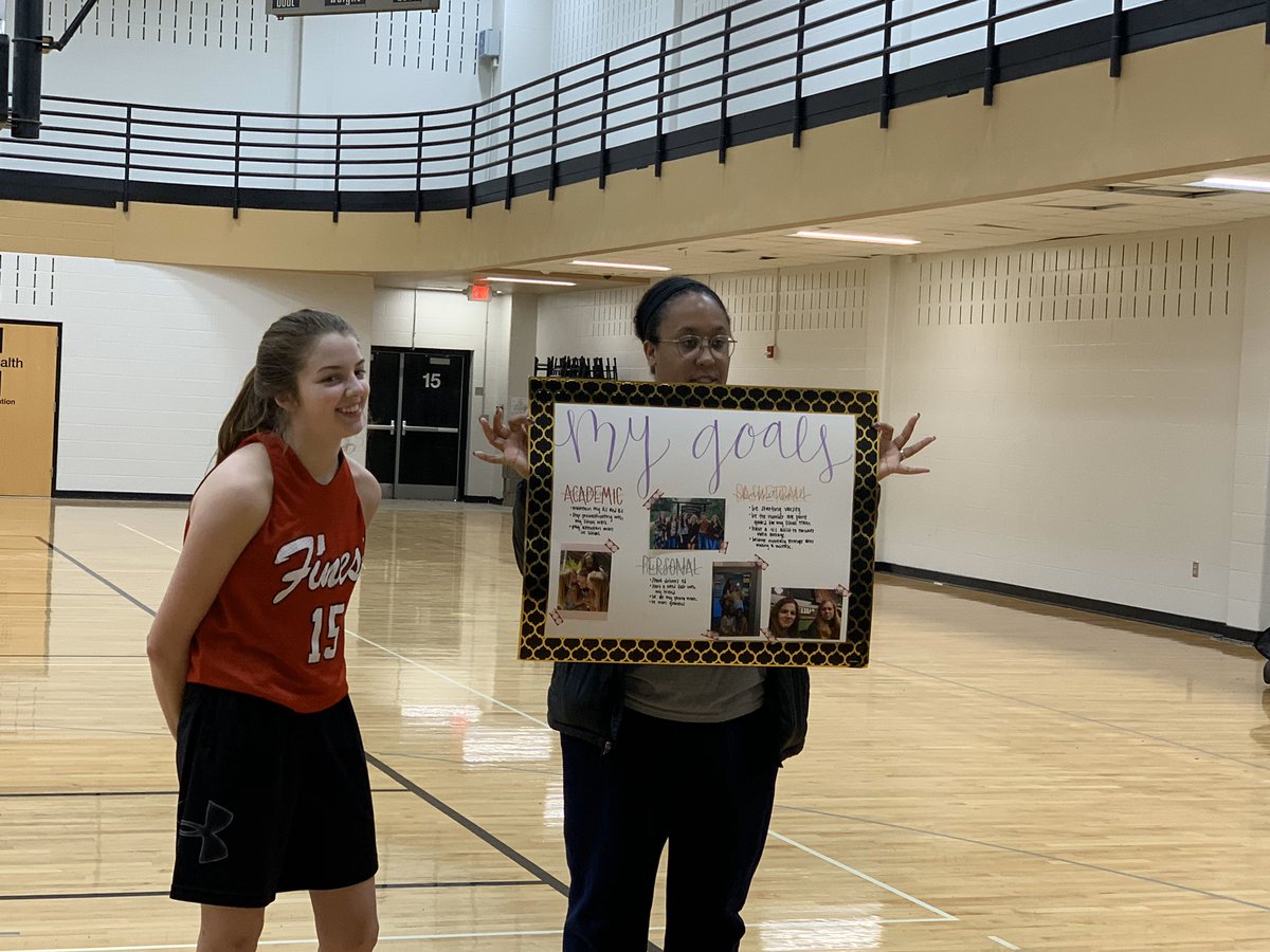 jrfeverlarkins's tweet photo. Another great practice today ladies. Keep pushing. @morganmartin02 and @abirosenkrans24 presented their goal posters tonight.  #goalsetting #Hardwork https://t.co/jz1fghTrkY