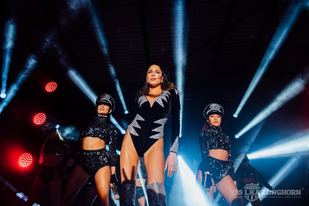 DarkTini's tweet photo. March 1: @TiniStoessel performing in Stuttgart, Germany #QVTStuttgart
📸 @LKALonghorn https://t.co/8XD9PFPKbg