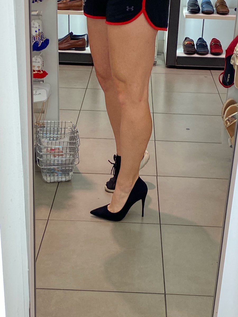 montemenace's tweet photo. @SoccerGrlProbs”oh goood I was hoping these would accentuate my calves!” #throwback #whatstarteditall https://t.co/EUTaJwtpit