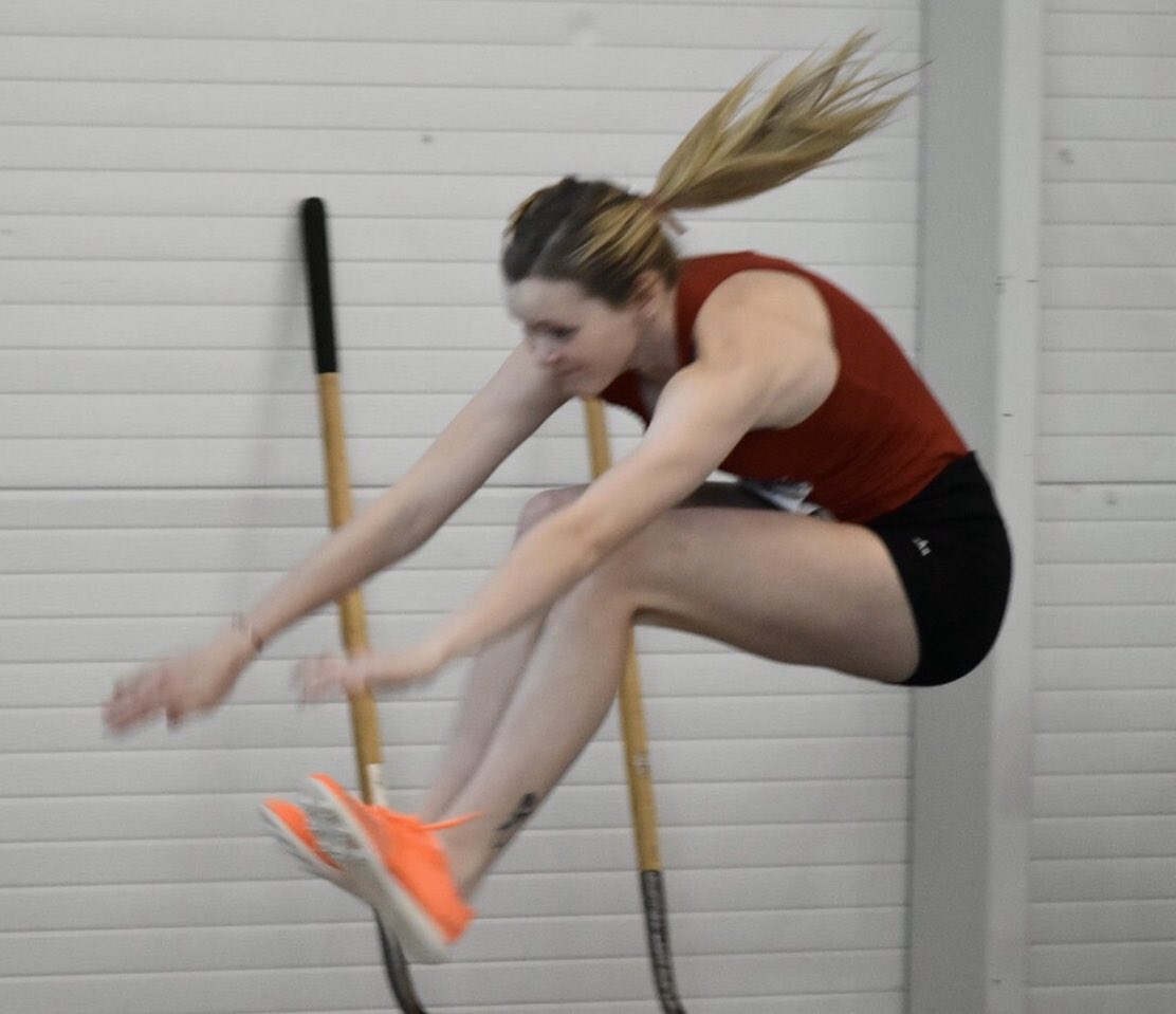 FowlervilleXC's tweet image. Congrats to #FVLTF alums @kyla_mariee14 and @brigham8101 on a great GLIAC meet! Mackenzie places 8th in the TJ with a jump of 10.32m and Kyla helps the 1600mR to a 5th place finish! #TheyRunFast #TheyJumpFar #UnityPrideTradition #RingTheBell