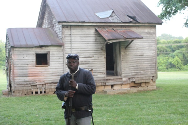 PNS_News's tweet photo. Today, many slave cabins are part of museum sites, but founder of the #SlaveDwellingProject Joe McGill says these dwellings are often neglected, & enslaved families left out of the narrative.
https://t.co/zvOeOkCBGj https://t.co/GZLAAjezrZ