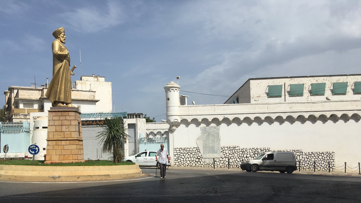 Statue of Buluggin (or Bologhine) ibn Ziri (died 984), who built #Algiers on the ruins of the Punic and then Roman city of #Icosium. The infamous Serkadji (formerly Barberousse) Prison in the background, built by the French on Ottoman fortifications above the Casbah.