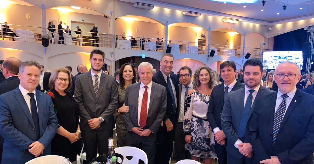 banricoutinho's tweet photo. Diretores e executivos do @Banrisul prestigiando esse evento que engrandece o setor agrícola e que marca o início das atividades da Expodireto 2020. #OAgroéoNossoChão #BanriNaExpodireto https://t.co/7EQKlMFatg