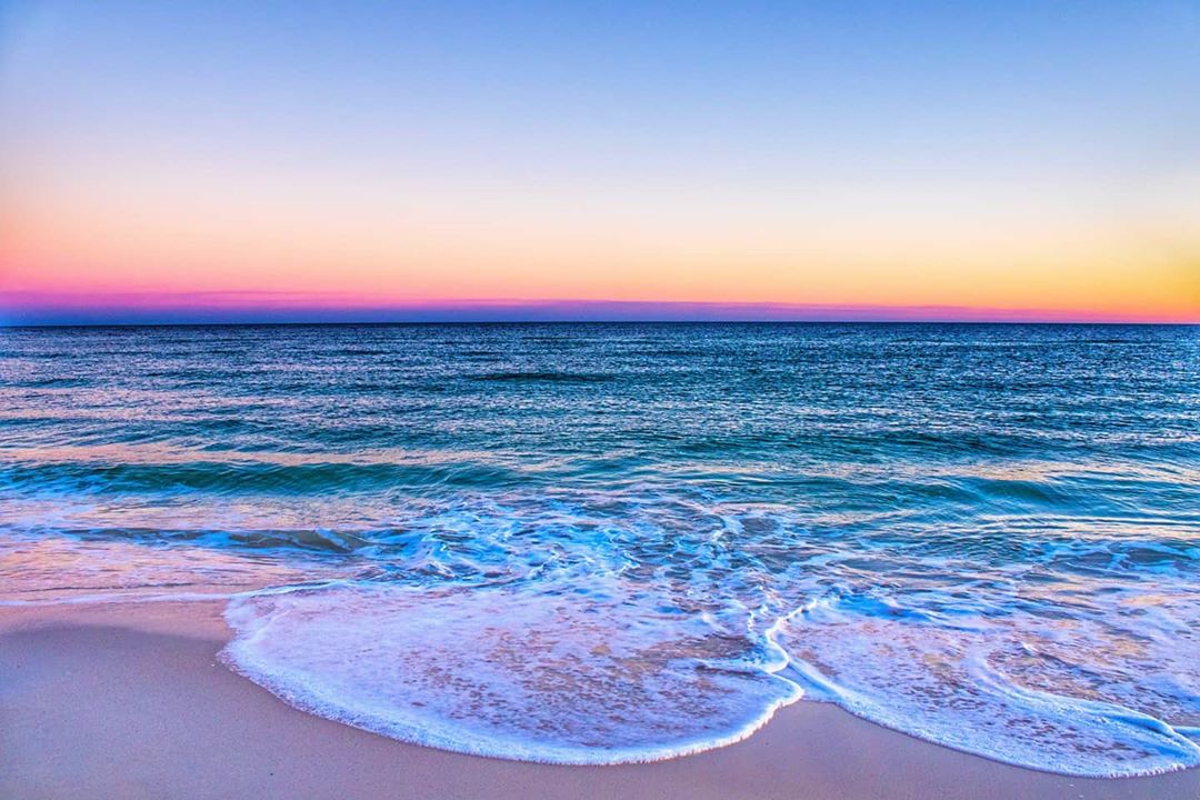 Waiting for @tripadvisor to rank America's best sunsets too... so we'll just leave this here for you to decide.☀️  #SunsetSunday #experiencepcola #lovefl
📸 @aprildaniellevisuals