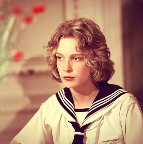 Saitoh Masaya V Twitter ミッドサマー あの ご老人 その昔 ベニスに死す で絶世の美少年として名を馳せたビョルン アンドレセンだったという しかし きれいなお花とか美しい草原とか見せられると グロくてもエグくてもホンワカしてしまうのは何なのだろ