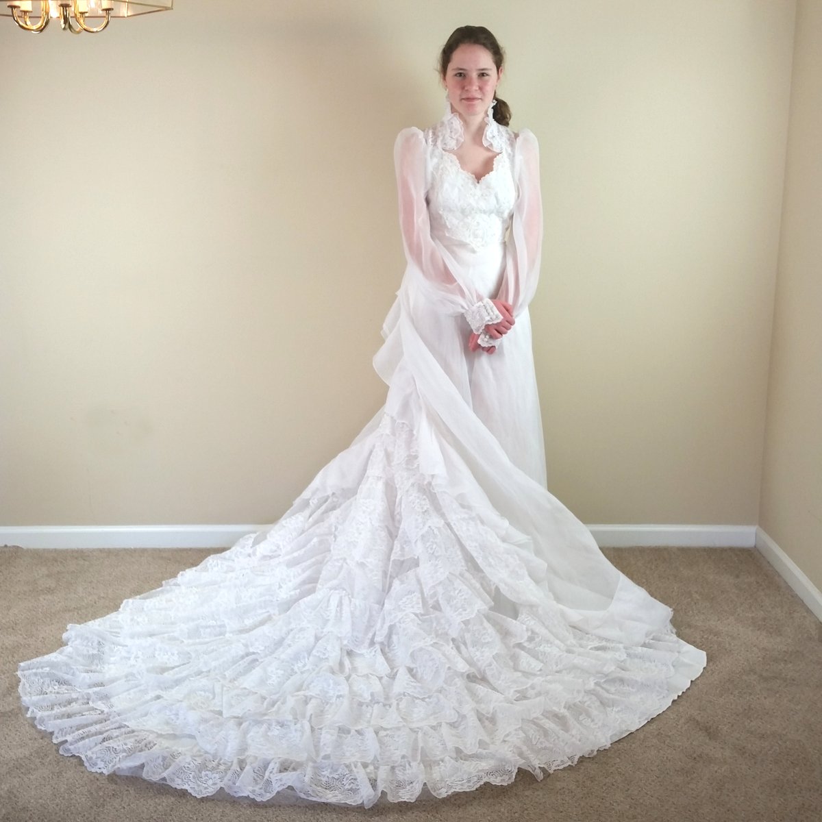 LaughingOwlShop's tweet photo. Vintage Lace Wedding Dress Embroidered Chiffon White Long Train Country ILGWU 6. https://t.co/XEwaJVU1LJ  #countrywedding #vintagewedding #bohowedding #lacewedding #weddinggown #ilgwu #modestwedding https://t.co/aX17lm8aXx