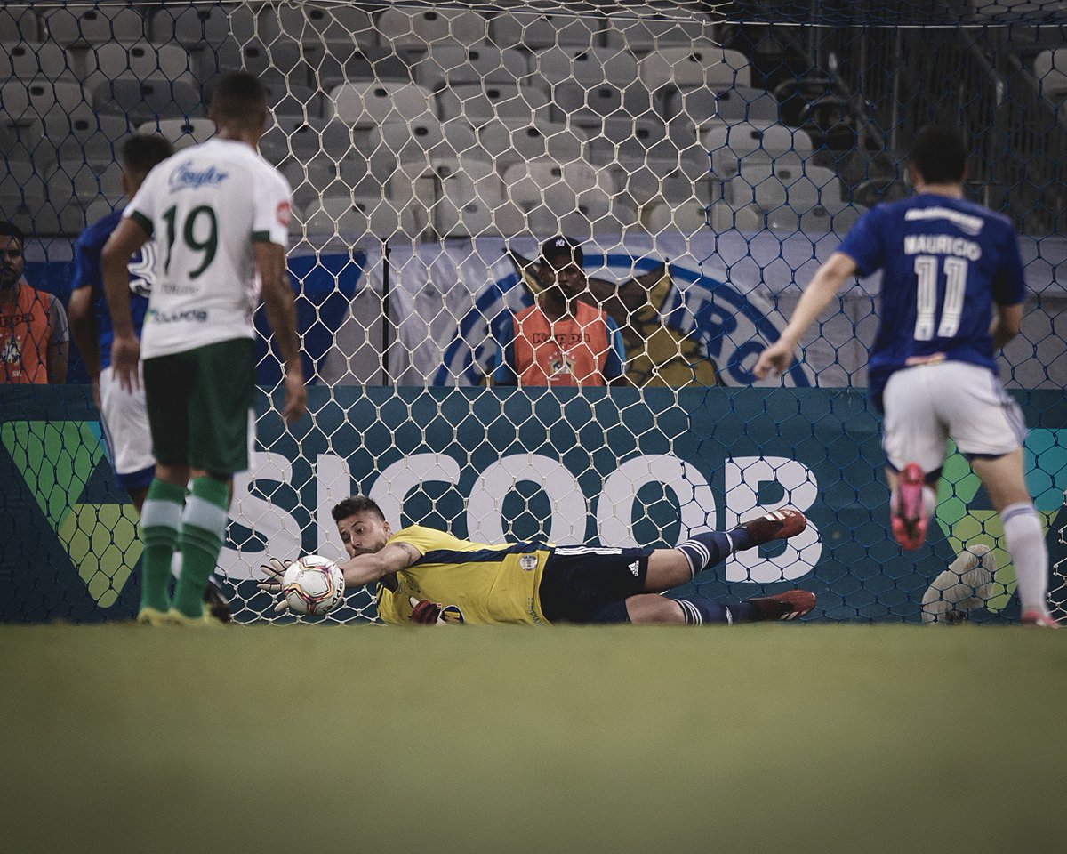 será que essa foto que dá mais RT do que defesas do <a href="/fabiogoleiro_01/">Fabio Maciel</a> em pênaltis 🤔 ?