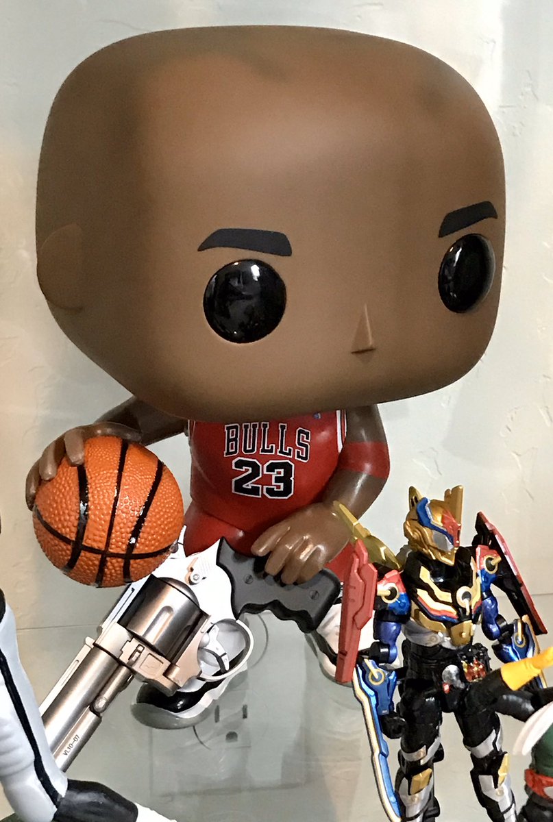NOSDiecast's tweet photo. Just in from BBTS. My new 10” Pop! Basketball #MichaelJordan. I added the #TakaraTomy toy revolver #Funko #NBA #Bulls https://t.co/RMy1qLTJir