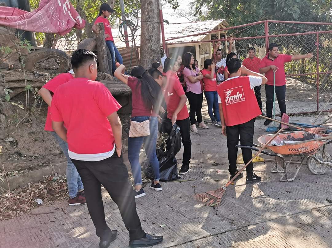 Heriberto__Es's tweet photo. #Panchimalco Este día junto al Compañero @Eduardo51765657 acompañamos a la #JFMLN de San Isidro y Casco Urbano, en una #JornadaDeLimpieza que tiene por objetivo mantener limpio nuestra comunidad. https://t.co/dq4rOfSY1X