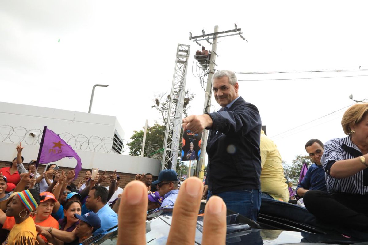 vmanuelcg's tweet photo. Masivo fue el recibimiento dado por el pueblo de Azua al próximo presidente Gonzalo Castillo.
#AzuaEsDeGonzalo
#VisionGonzalo2020 @BelarminioR #aTrabajar
#MasOportunidadesParaTodos 
#VictorPresente https://t.co/fNNuVnyWbf