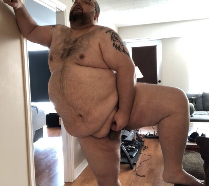 4 pic. Some still shots from a hopefully hot wanking vid I did earlier today...stay tuned! https://t