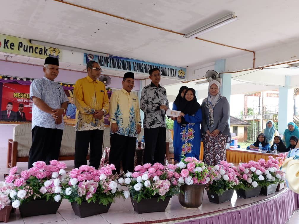 Tidak pernah sebelum ini, di beri penghormatan. JKR dan masyarakat berpisah tiada.