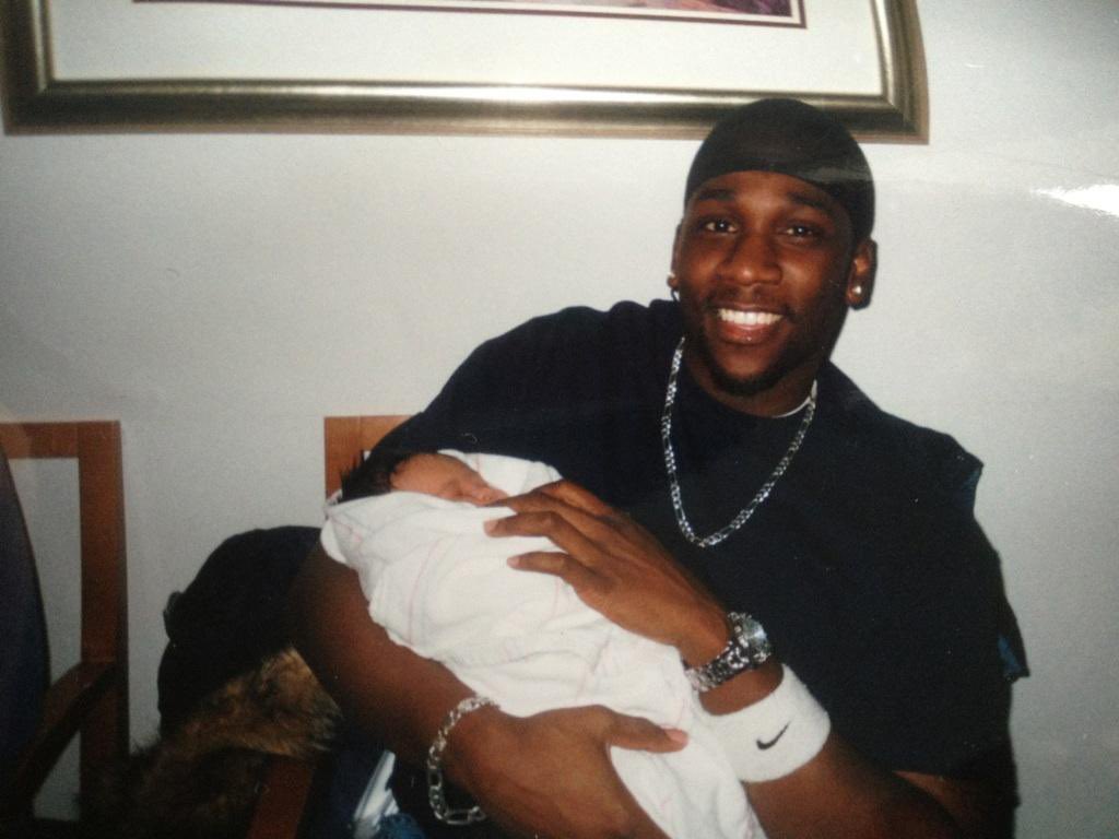TBtheGhost's tweet photo. I know itβs not #TBT but I found this pic in an old email. #sheesh what is that, aluminum? #sundaythrowback #neicelove look marlon, say cheese #youngghost #lovethekids https://t.co/CtT4h4TlA9
