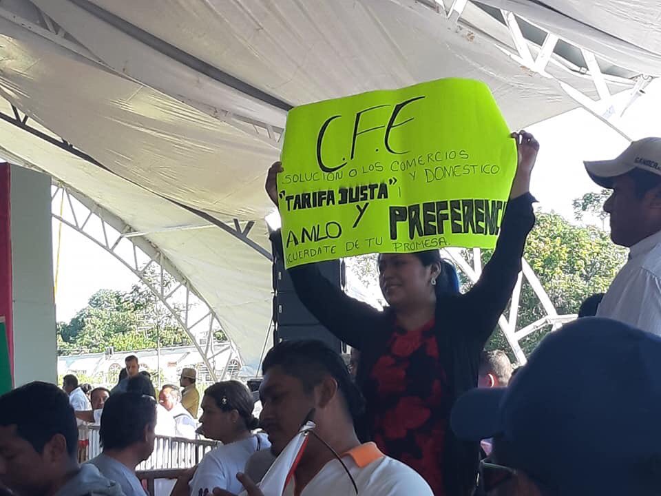 JuanitoRevienta's tweet photo. Inconformidad de la gente en Macuspana hacia la administración que encabeza RobertoVillalpando y en general Morena Tabasco en la visita del presidente Andres Manuel Lopez Obrador https://t.co/VMpLlyMxtl