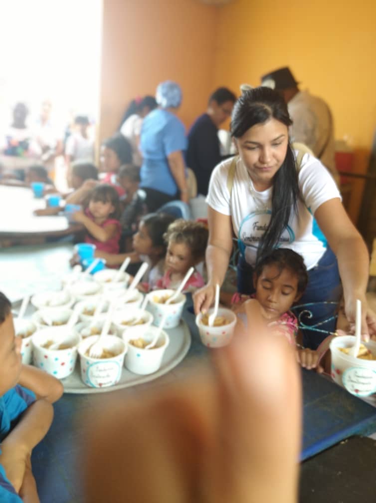Sembrandosve's tweet photo. LISTO👍 EL PRIMERO Del 2020. Desde la comunidad de praderas del sur, en San francisco. Junto a 100 hermosos niños... inicio nuestro Comedor humanitario 🇻🇪💚 https://t.co/SteLYcU06V