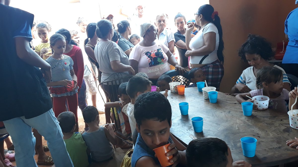 Sembrandosve's tweet photo. LISTO👍 EL PRIMERO Del 2020. Desde la comunidad de praderas del sur, en San francisco. Junto a 100 hermosos niños... inicio nuestro Comedor humanitario 🇻🇪💚 https://t.co/RxT3t2YBRf