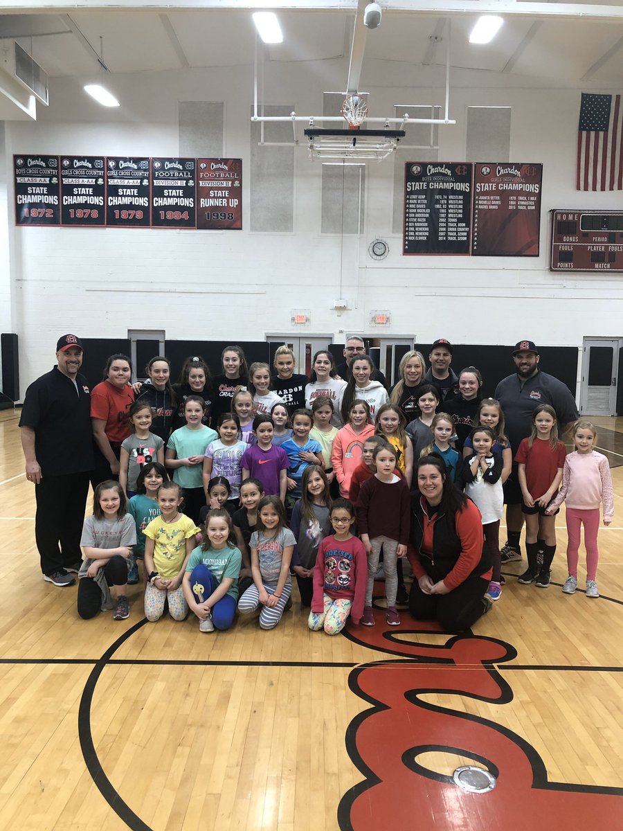 chardonSTORM16U's tweet photo. A huge THANK YOU to the @Topper_Softball coaches and players for hosting an awesome skills clinic today! #FutureToppers #Chardon #Fastpitch #softball https://t.co/B5XKwJcqg3